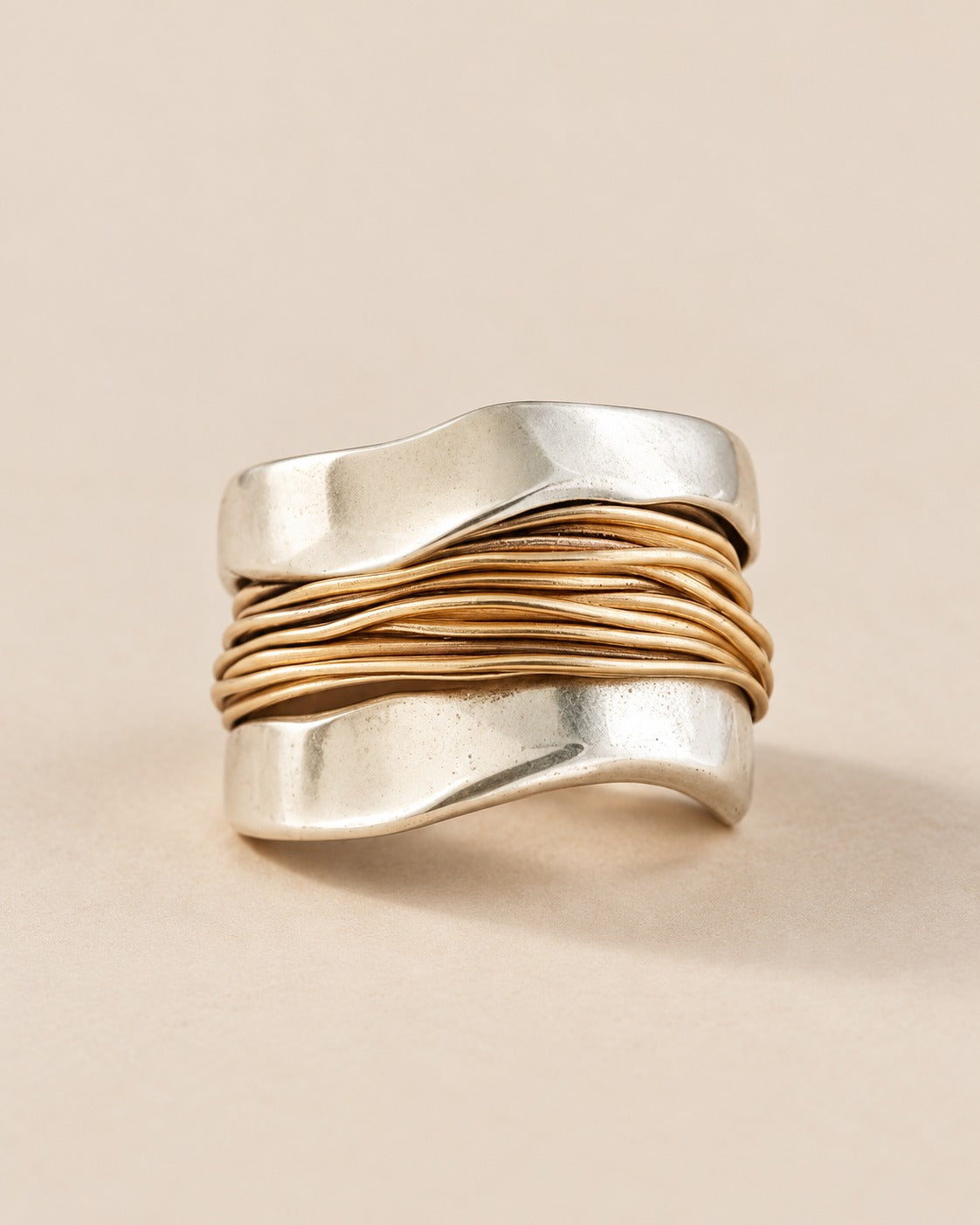 Bague argentée à fils dorés — Argent et doré