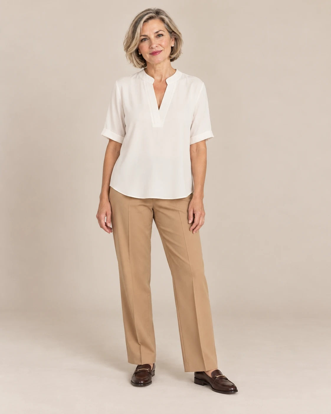 Blouse fluide col tunisien à manches courtes, Blanc cassé, de face