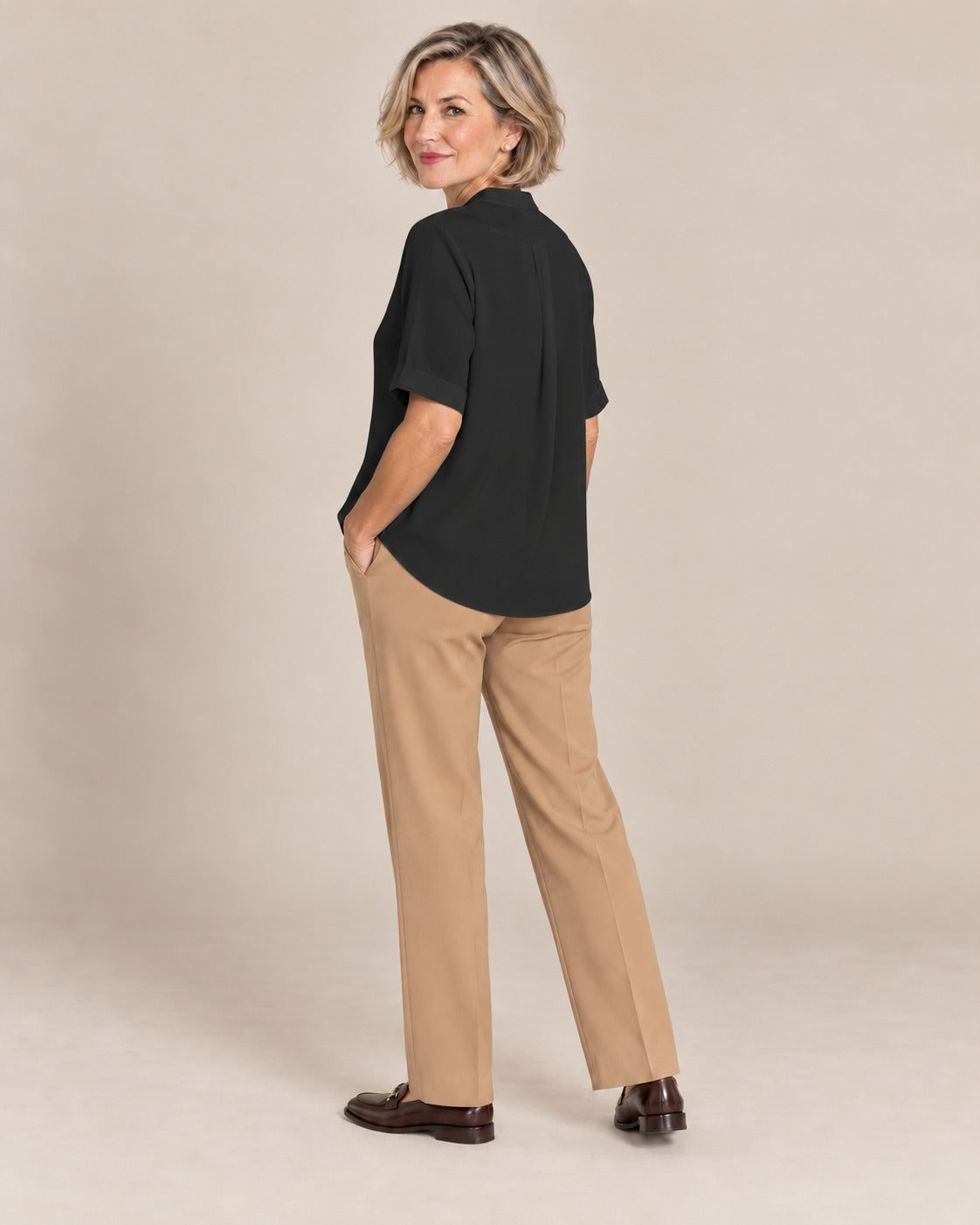 Blouse fluide col tunisien à manches courtes — Noir, de dos