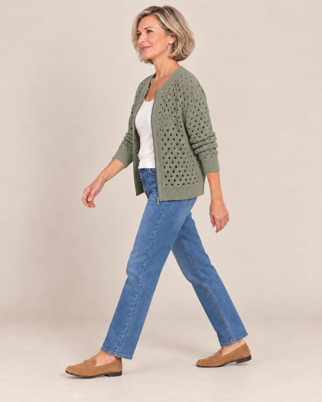 Cardigan zippé en maille ajourée — Sauge, porté ouvert