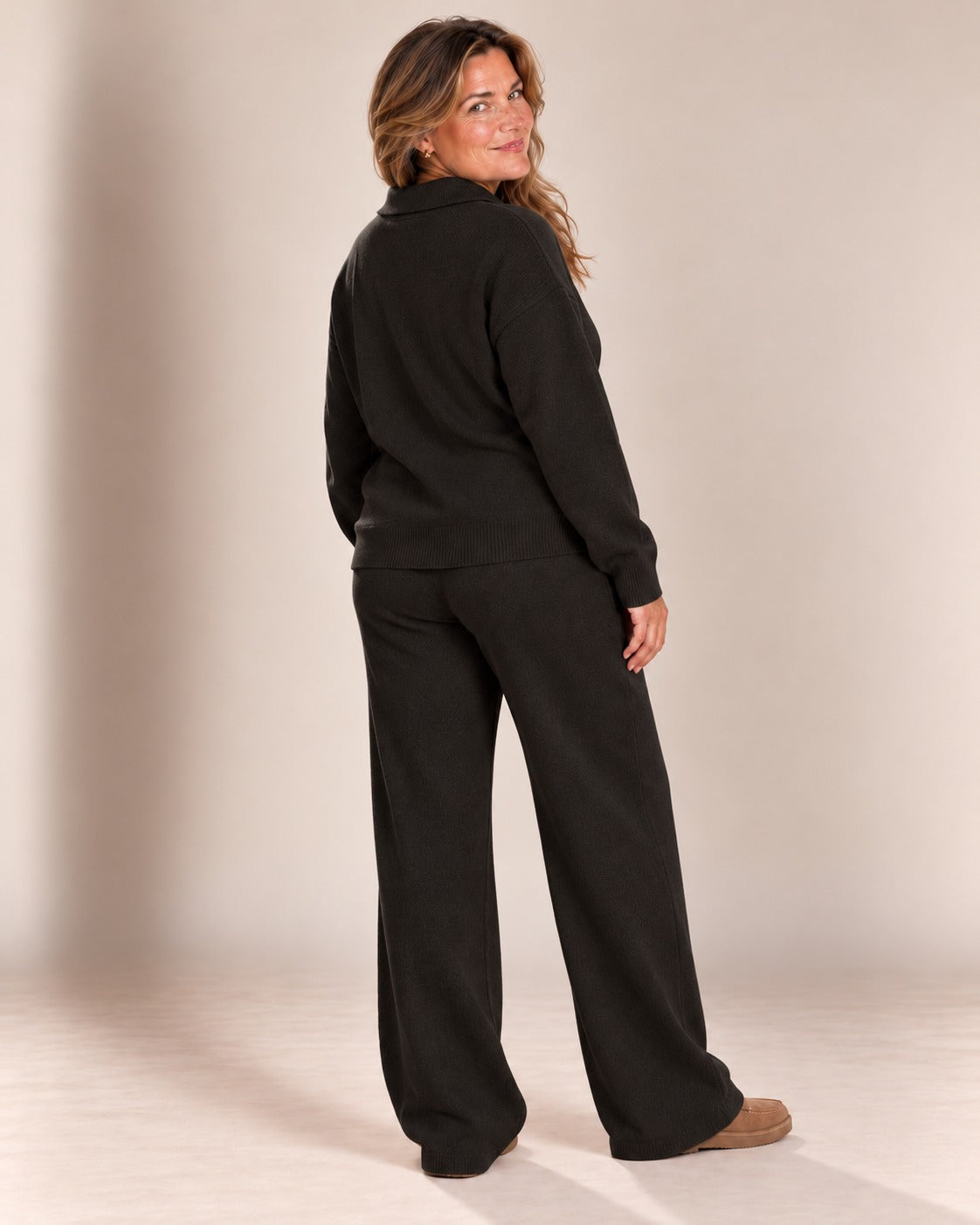 Ensemble pull col polo et pantalon large — Noir, de dos