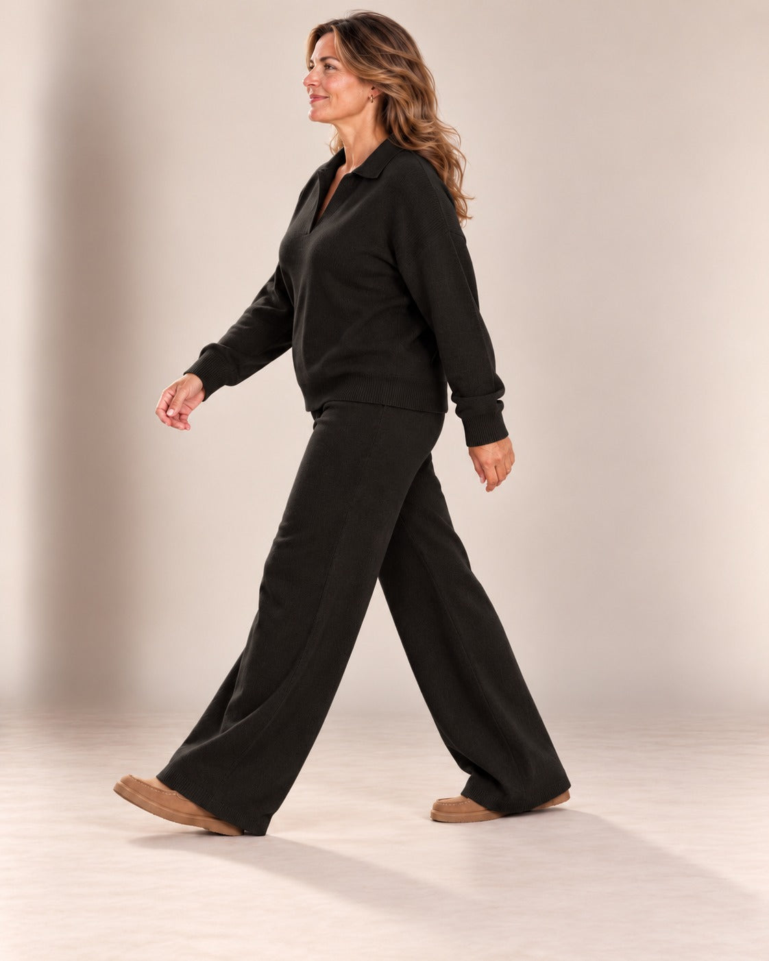 Ensemble pull col polo et pantalon large — Noir, de profil