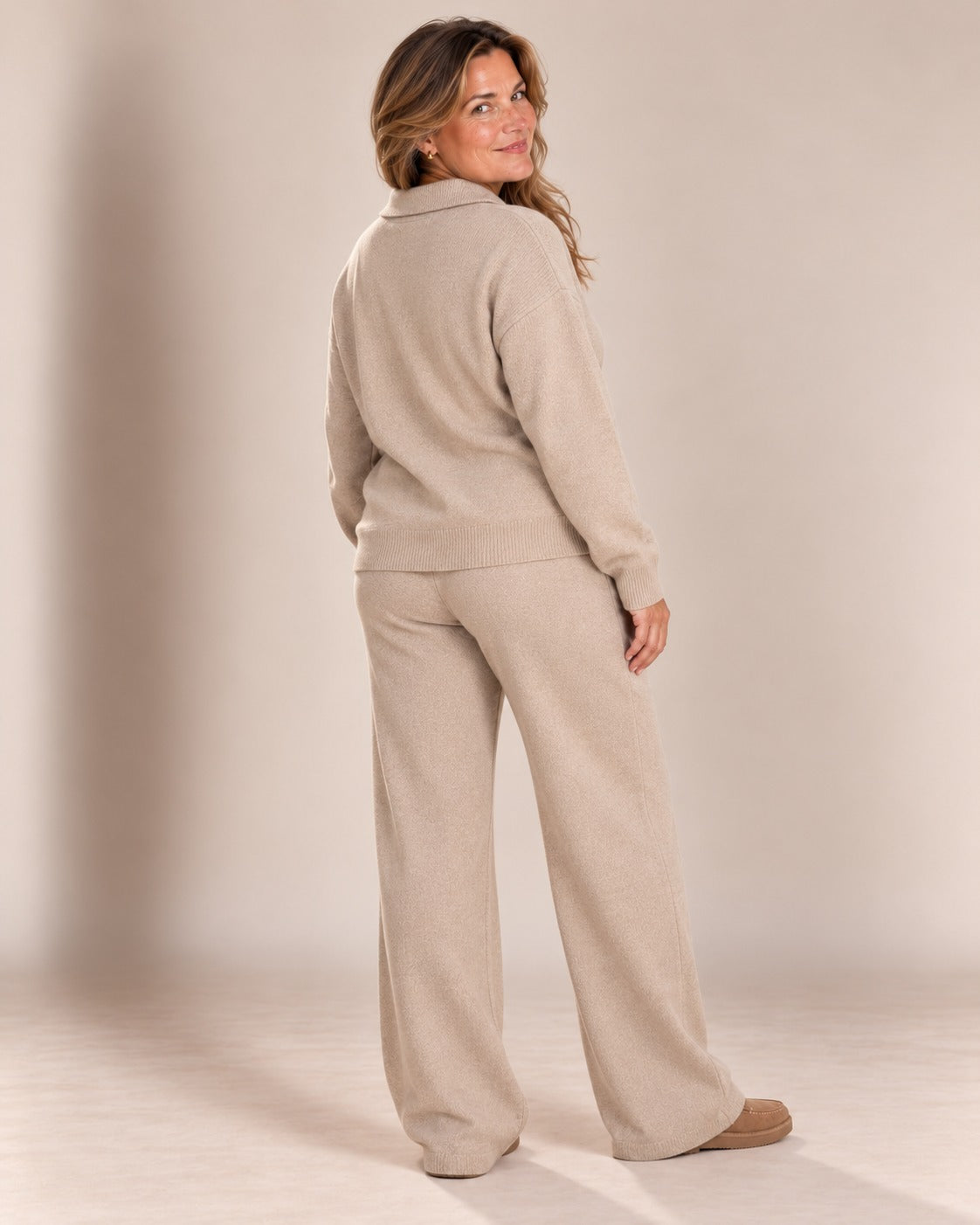 Ensemble pull col polo et pantalon large, Sable, de dos