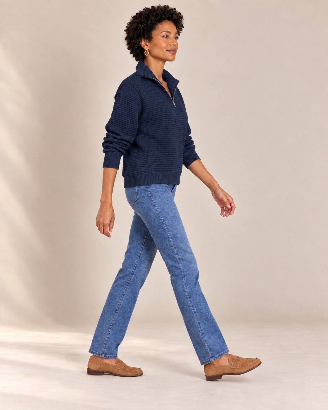 Pull demi-zip — Bleu nuit, porté col ouvert