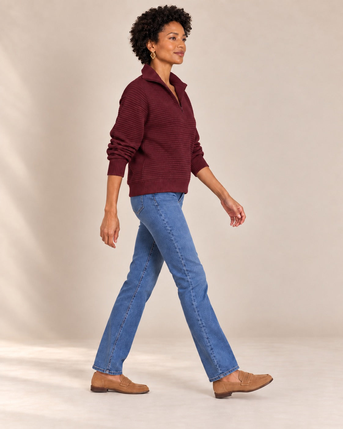 Pull demi-zip — Bordeaux, porté col ouvert