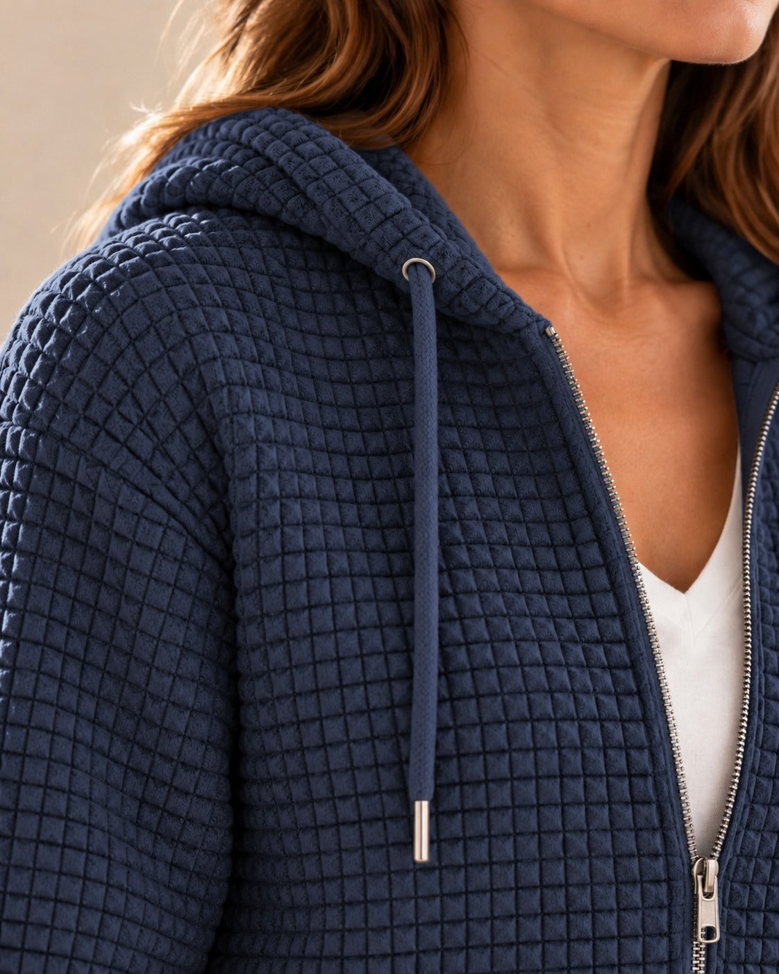 Sweat zippé à capuche en maille gaufrée — Bleu nuit, détail de la maille gaufrée