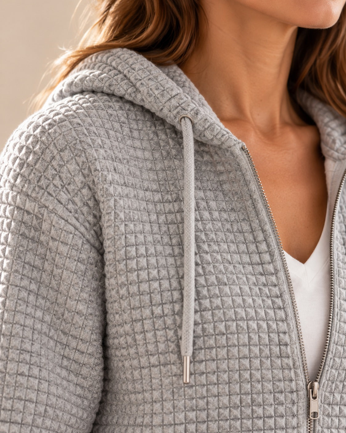 Sweat zippé à capuche en maille gaufrée — Gris chiné, détail de la maille gaufrée