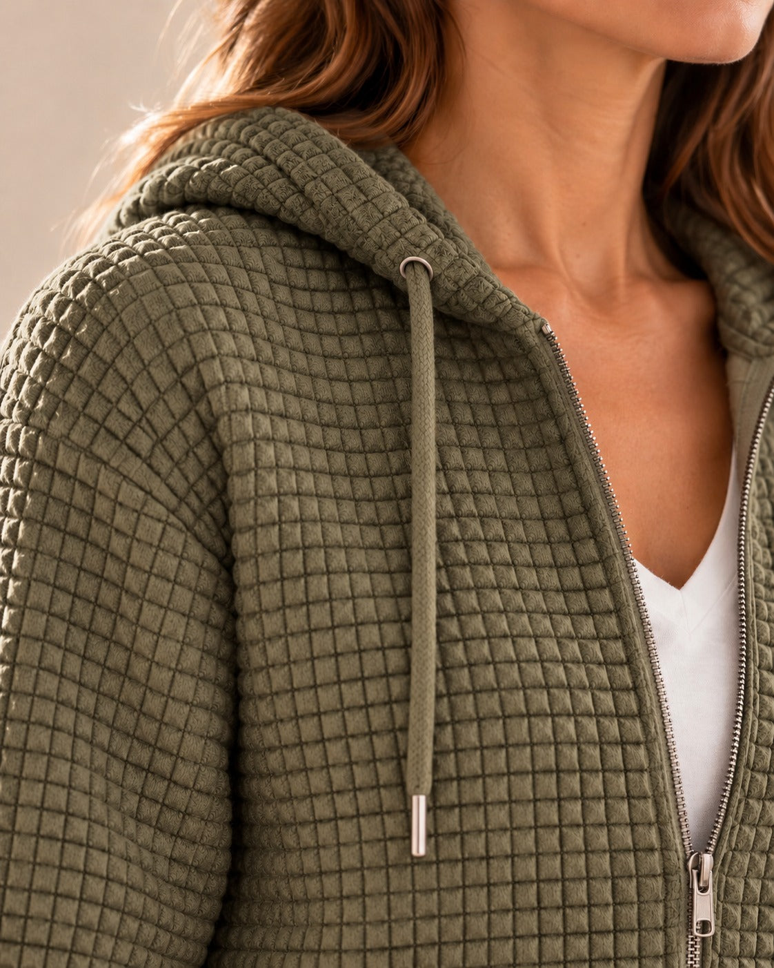Sweat zippé à capuche en maille gaufrée — Kaki, détail de la maille gaufrée