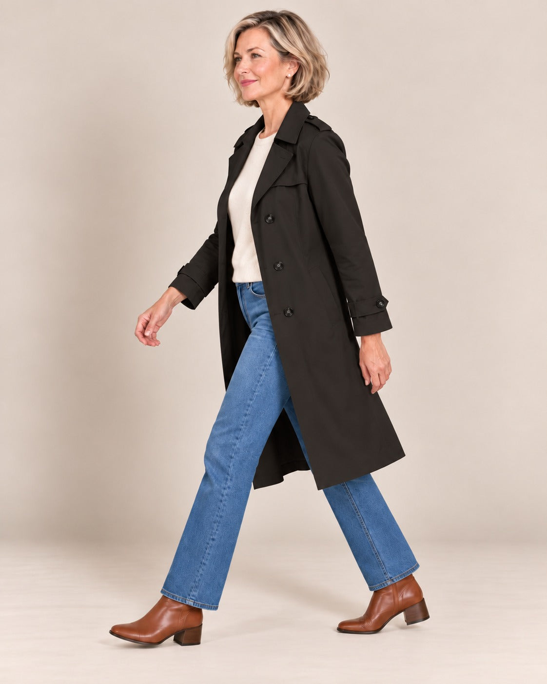 Trench droit mi-long — Noir, porté ouvert