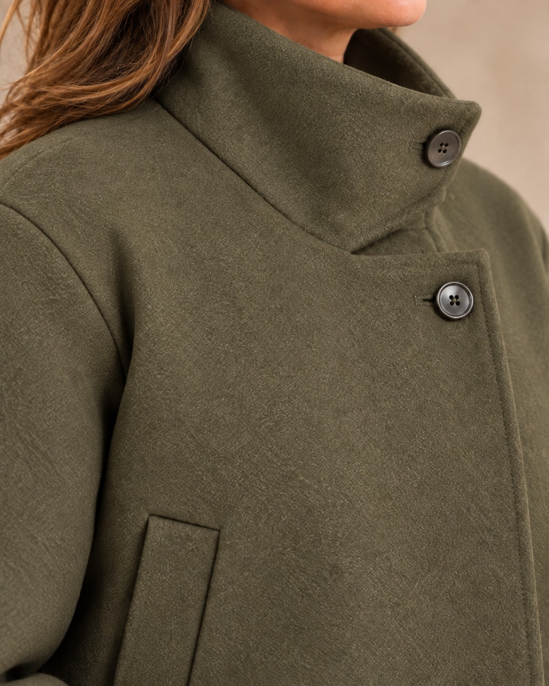 Veste courte à col montant — Kaki, détail du boutonnage
