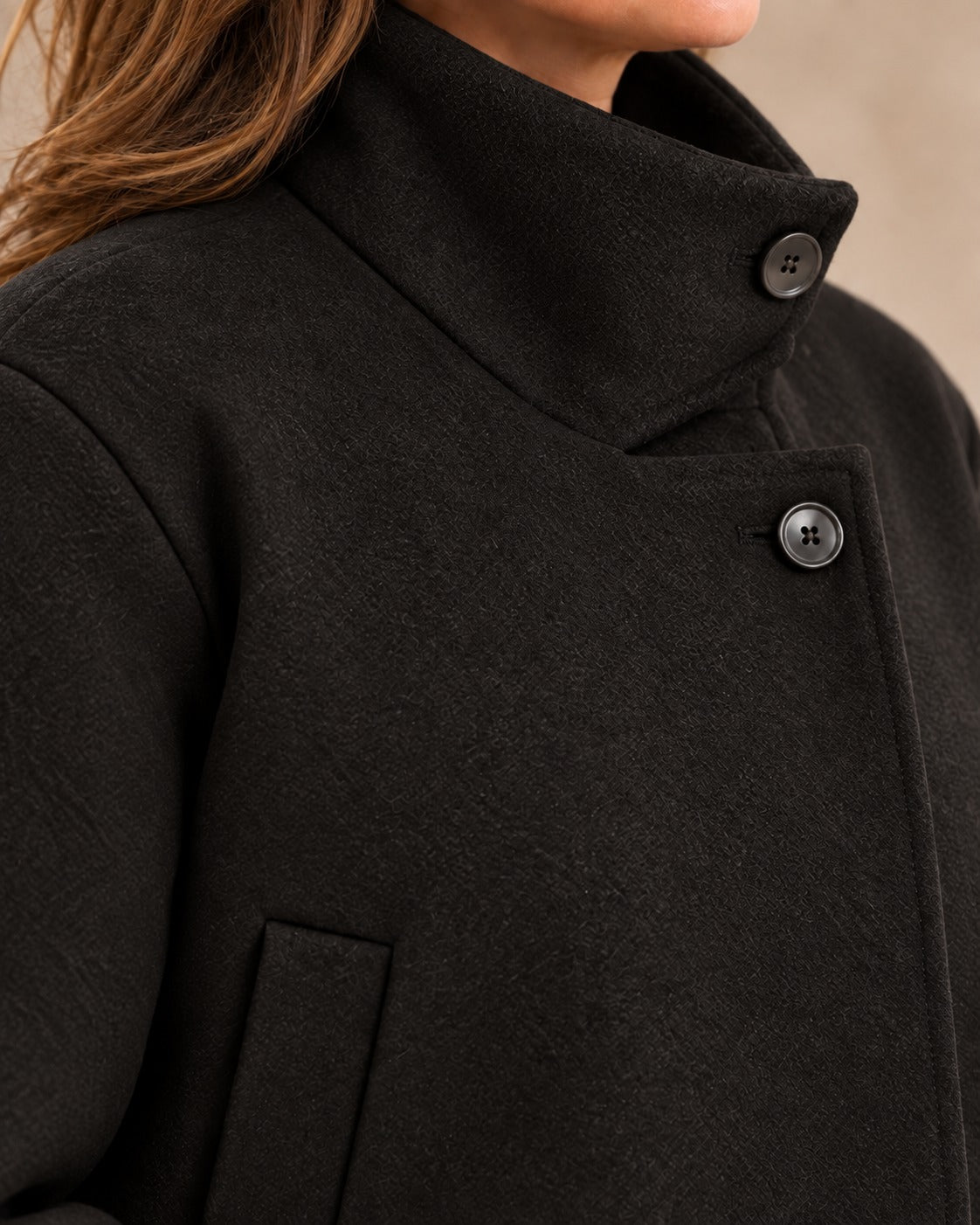 Veste courte à col montant — Noir, détail du boutonnage
